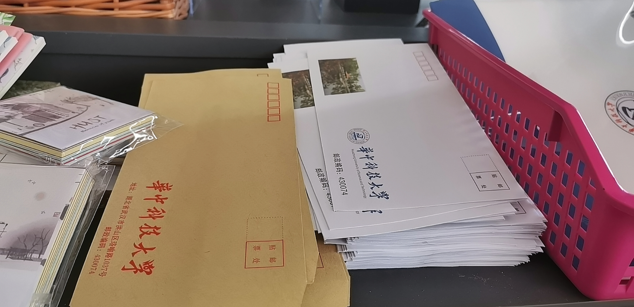 信箱或收集信件的盒子