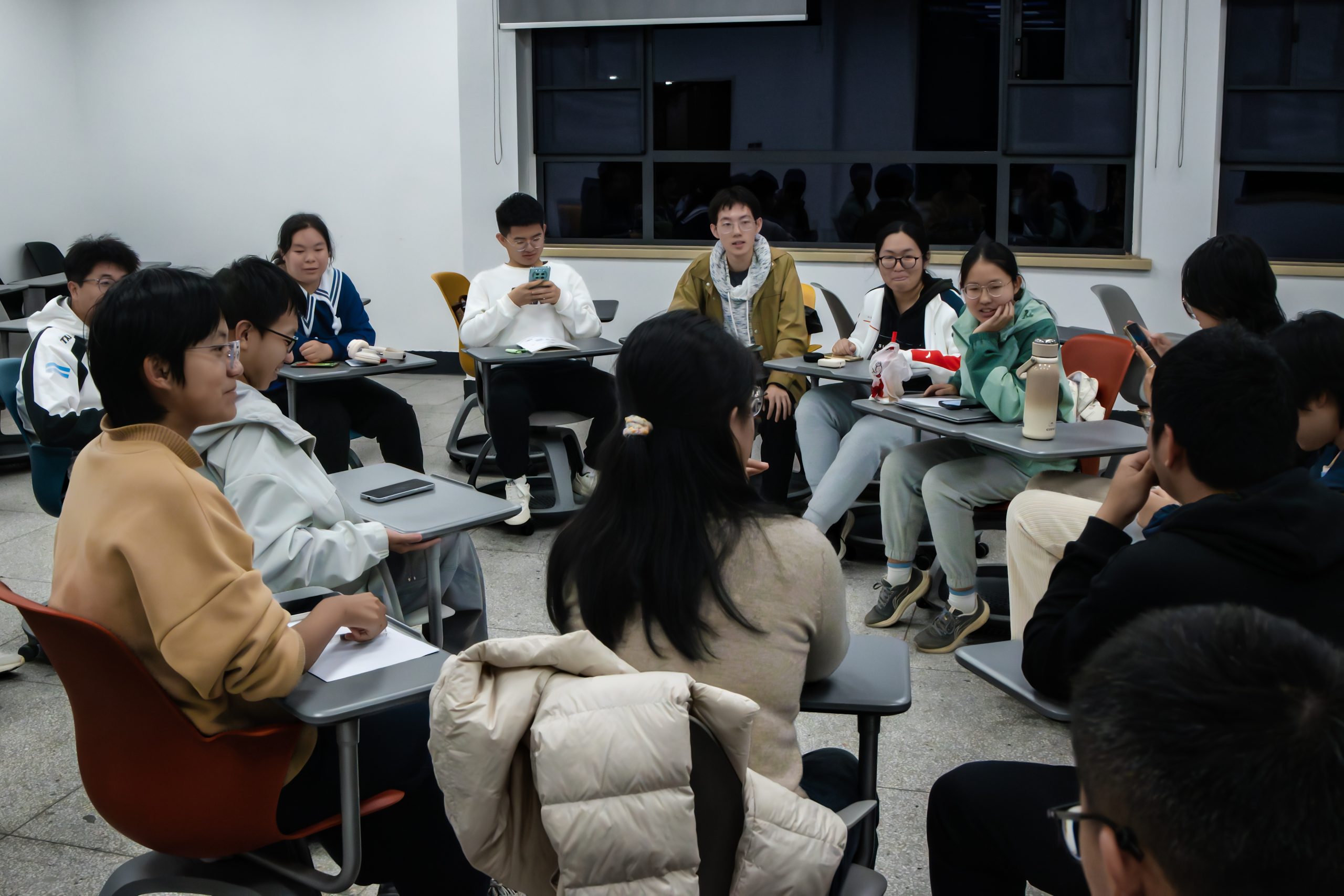 观影后的讨论时刻